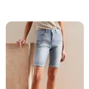 Banana Republic Petite High-Rise Light Wash Denim
Short - 10 inch inseam